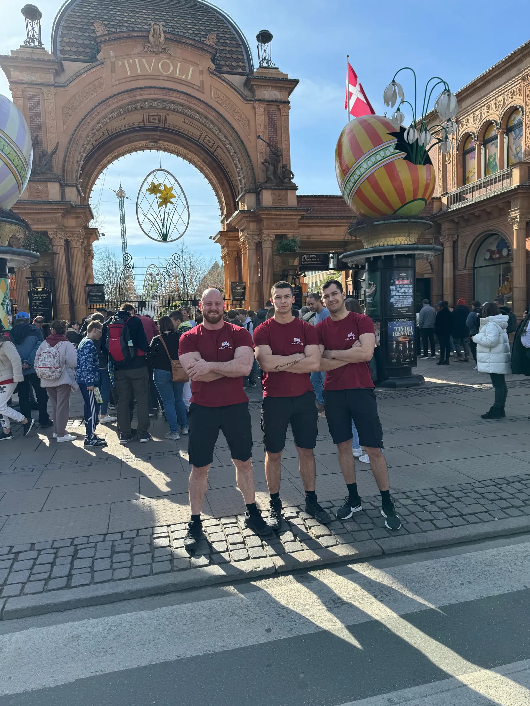 The Smart Flyt team in front of the entrance to Tivoli in Copenhagen