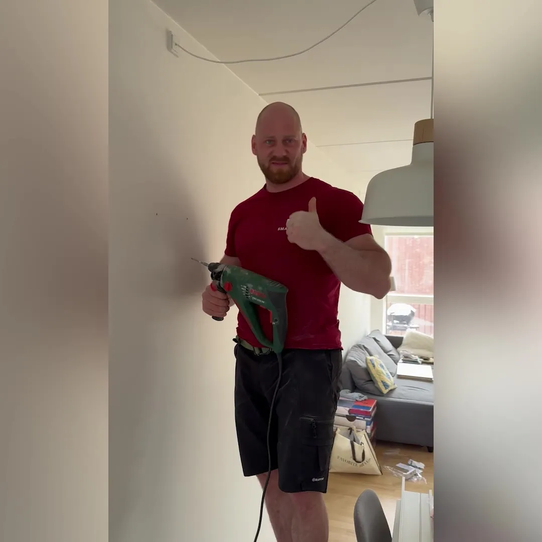 Smart Flyt mover with a drill in an apartment
