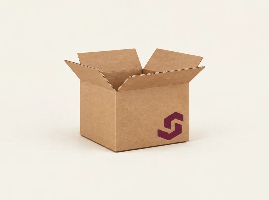 Open moving box with the Smart Flyt logo